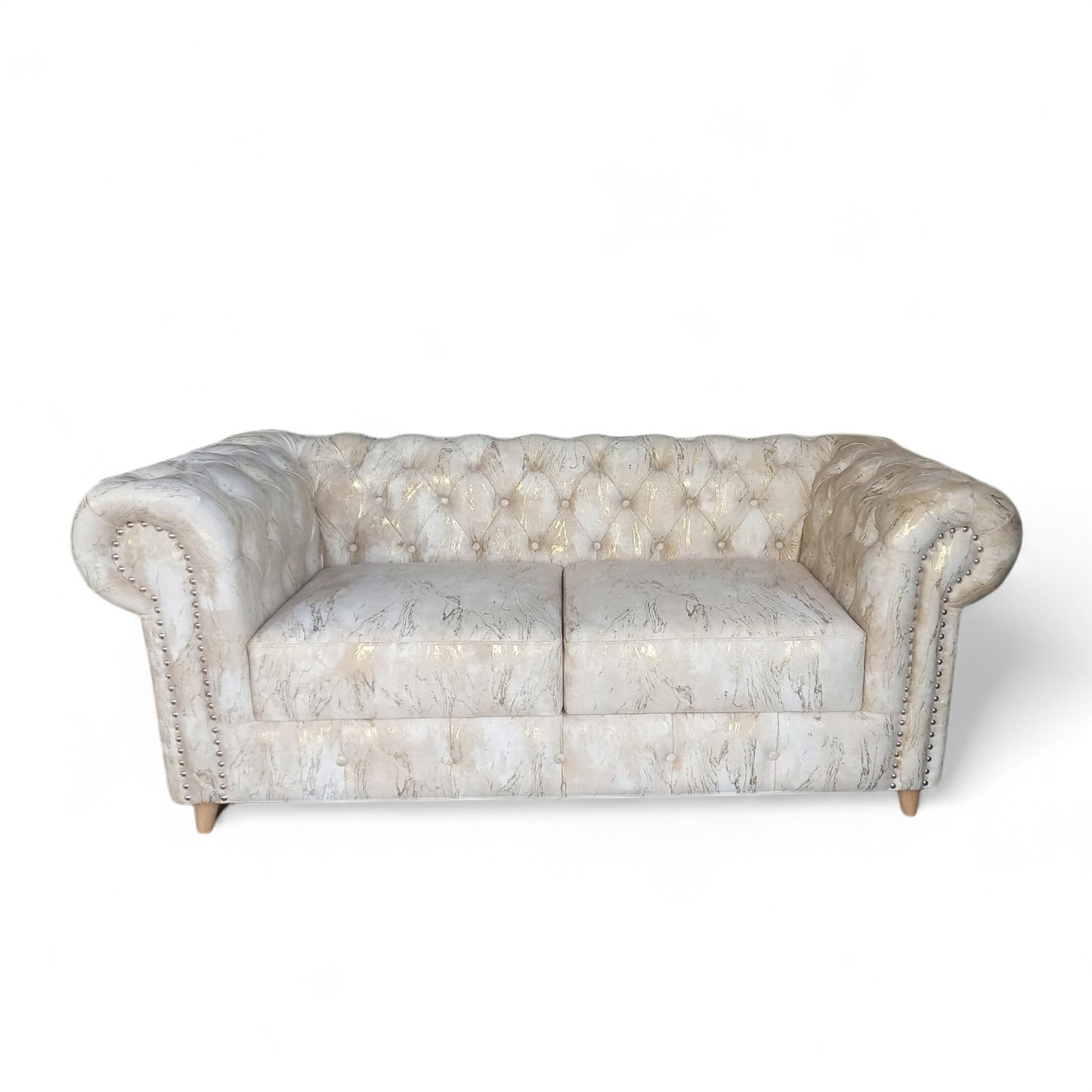 Sofá Chester Elegante – Estilo Clásico con Toque Moderno