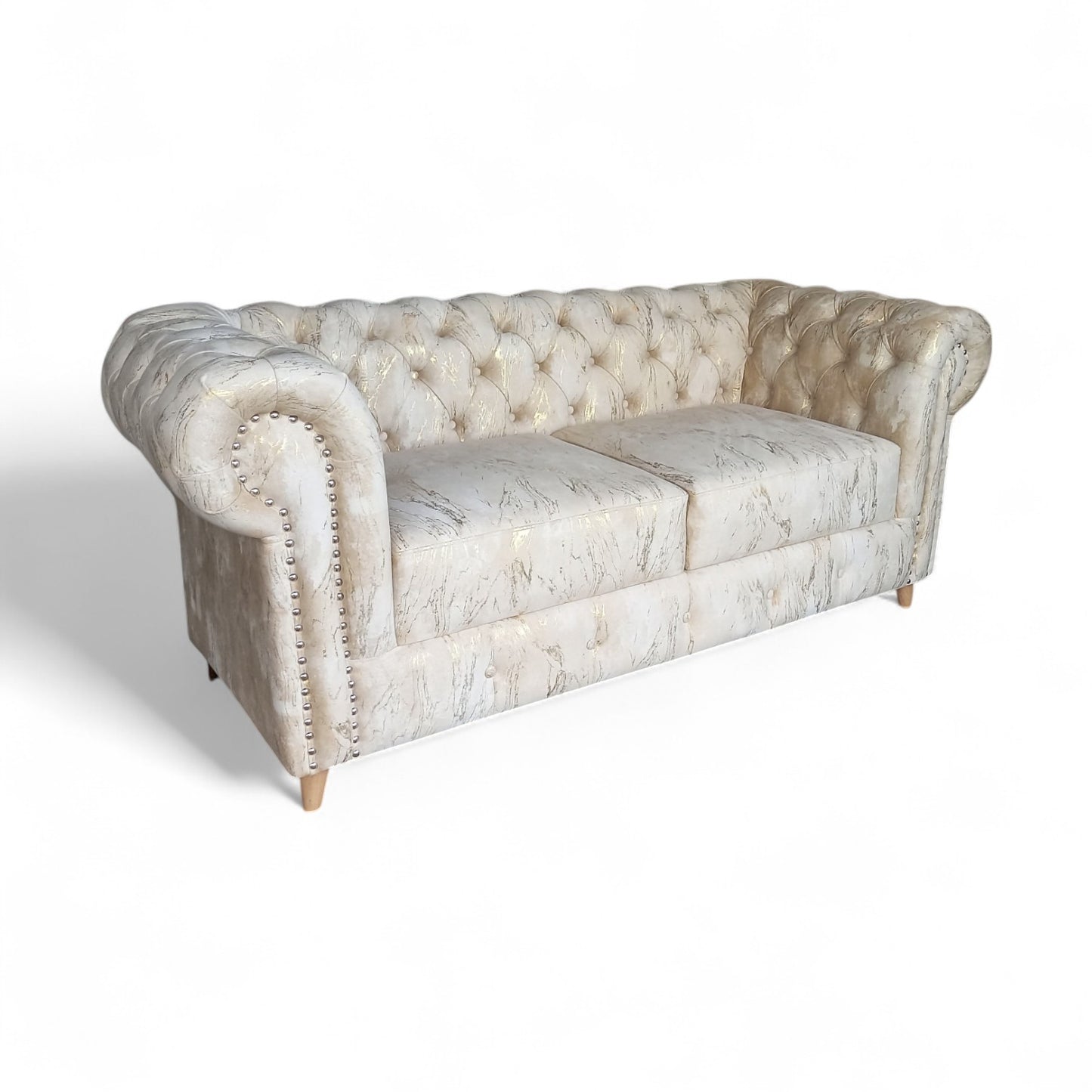 Sofá Chester Elegante – Estilo Clásico con Toque Moderno
