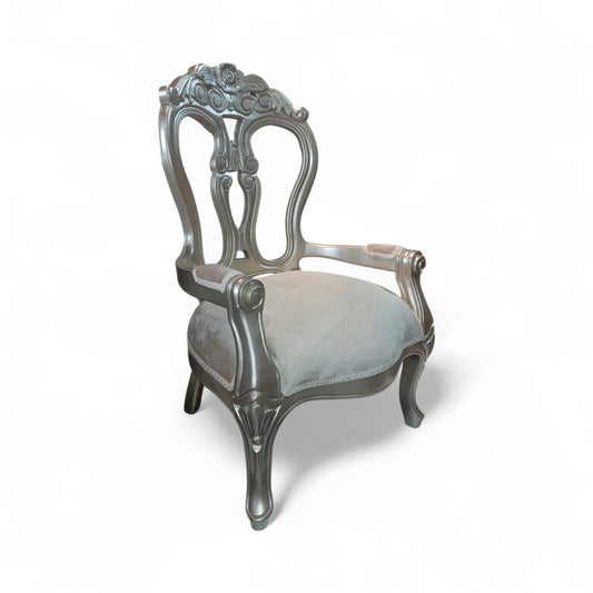 Silla Enfort – Elegancia Atemporal con Detalle Artesanal
