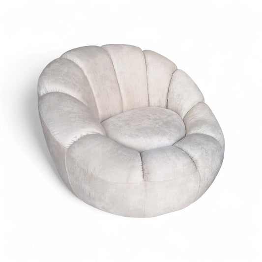 Silla Flor – Diseño Orgánico y Confort en Forma de Concha